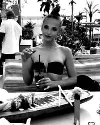 Ataköy escort bayan İzel