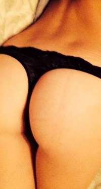 Genç bir escort Çiçek