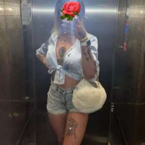 Dövmeli escort İlkay